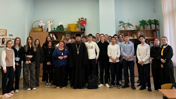 Встреча в рамках «Диалог со священником» с учащимися 10 класса школы №9 города Домодедово