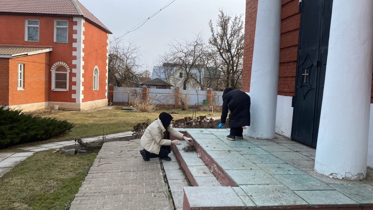 Ученики Заревской школы помогли Иверскому храму села Растуново — фото 2