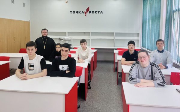 Диалог со священником в Повадинской школе