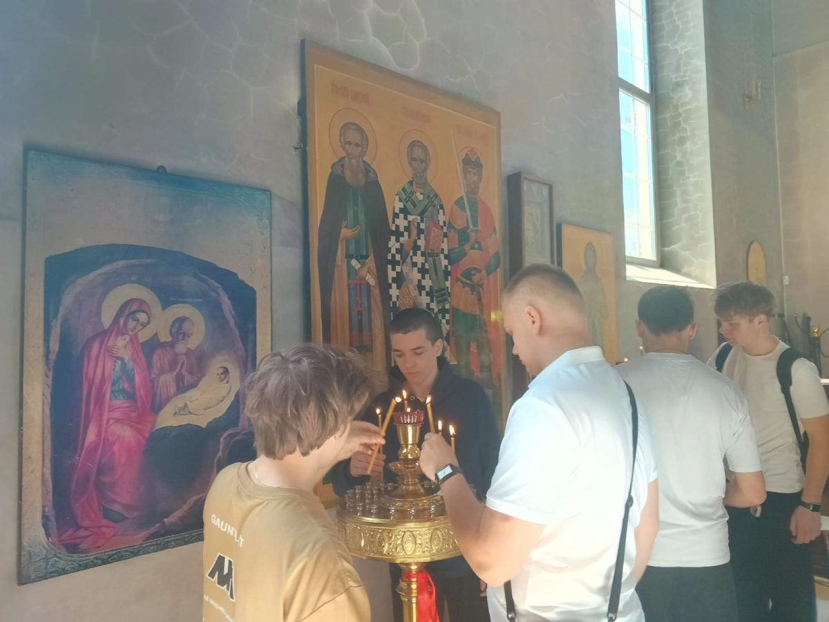 Визит выпускников Барыбинской школы в Христорождественский храм мкр. Барыбино г. Домодедово — фото 2