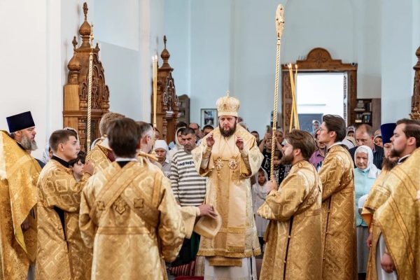 Архиерейское богослужение в Крестовоздвиженском храме деревни Сокольниково г.о. Домодедово
