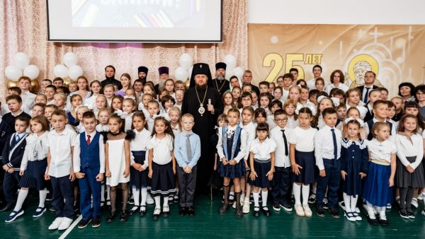 Архиерейское богослужение в соборе Всех святых, в земле Русской просиявших города Домодедово