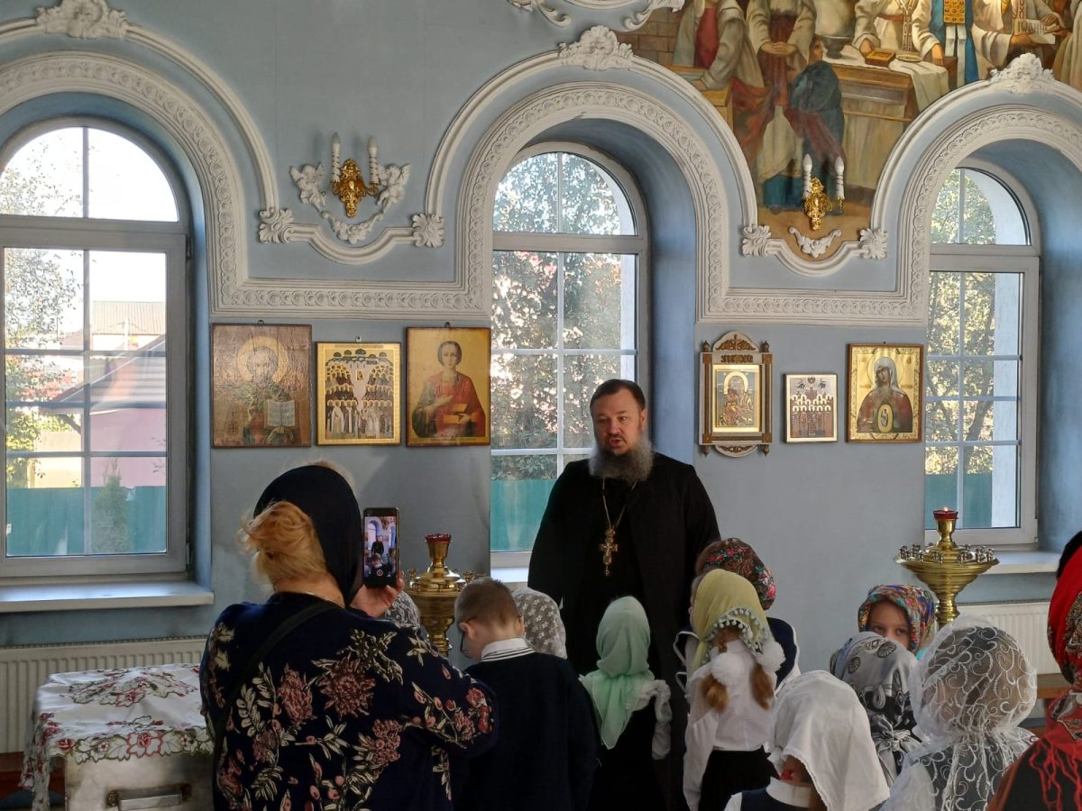 Учащиеся Гальчинской школы посетили храм Рождества Христова мкр. Барыбино — фото 2