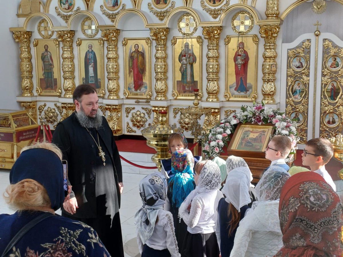 Учащиеся Гальчинской школы посетили храм Рождества Христова мкр. Барыбино — фото 4