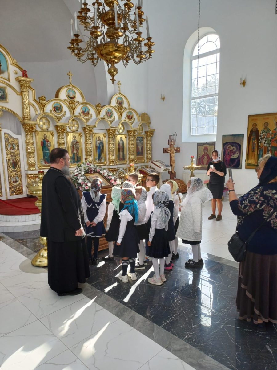 Учащиеся Гальчинской школы посетили храм Рождества Христова мкр. Барыбино — фото 5
