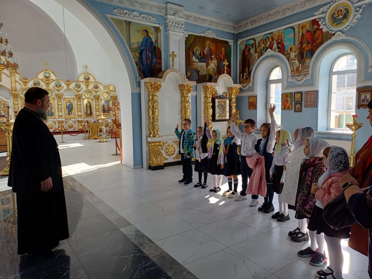 Учащиеся Гальчинской школы посетили храм Рождества Христова мкр. Барыбино