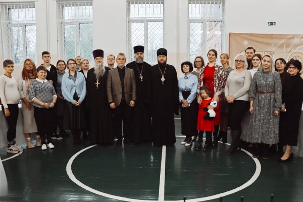 встреча родителей и педагогического коллектива Домодедовской Православной гимназии с архиепископом Подольским и Люберецким Аксием