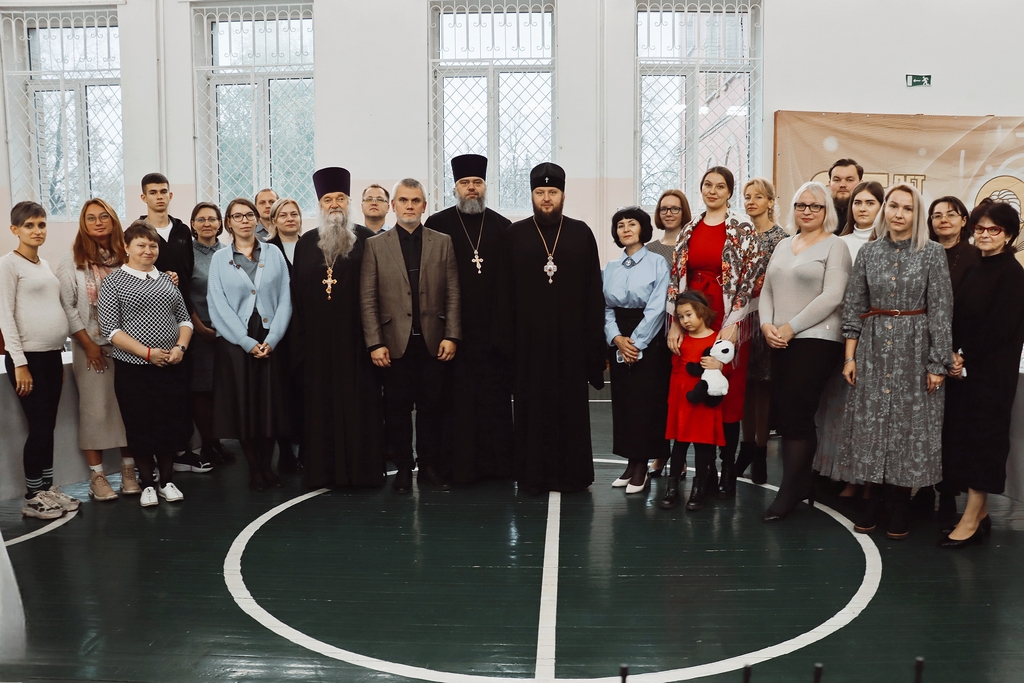 встреча родителей и педагогического коллектива Домодедовской Православной гимназии с архиепископом Подольским и Люберецким Аксием