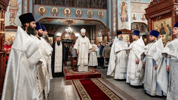 Архиерейское богослужение в соборе Всех святых в земле Русской просиявших города Домодедово в День памяти жертв политических репрессий