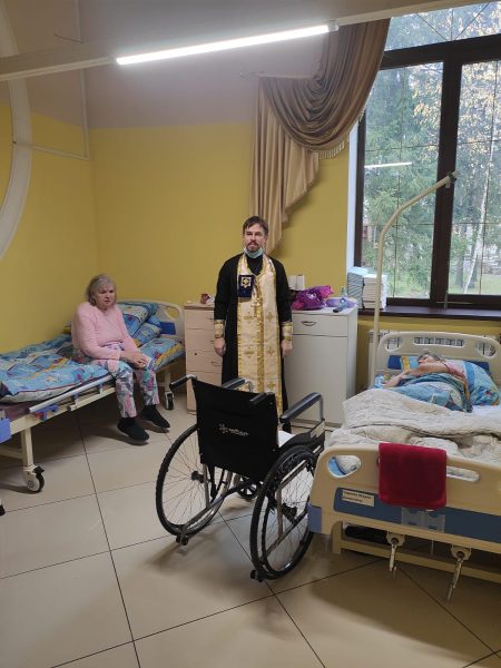 Ответственный за работу с медицинскими учреждениями в Домодедовском благочинии посетил Домодедовский дом престарелых «Оазис в Лесу»