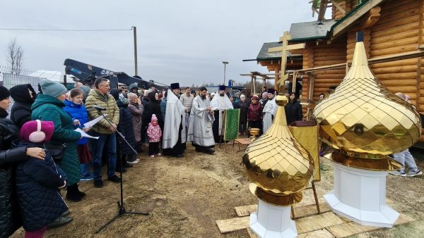 Освящение накупольных крестов и куполов Георгиевского храма микрорайона Южный города Домодедово