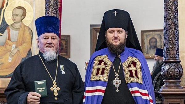 Награждение протоиерея Александра Пахомова по случаю 30-летия священнического служения