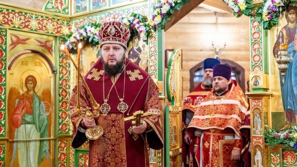 Архиерейское богослужение в Свято-Троицком храме посёлка Октябрьского г.о. Люберцы