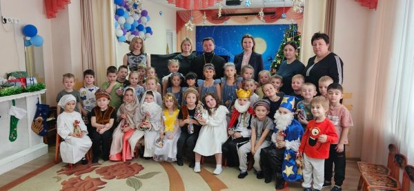 Рождественский спектакль воспитанников дошкольного отделения «Белоснежка» Повадинской средней школы г.о. Домодедово