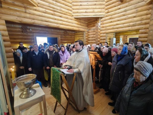 Во вновь построенном храме великомученика Георгия Победоносца была совершена первая Литургия