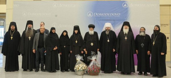 Встреча монашеской делегации Коптской Церкви в аэропорту Домодедово