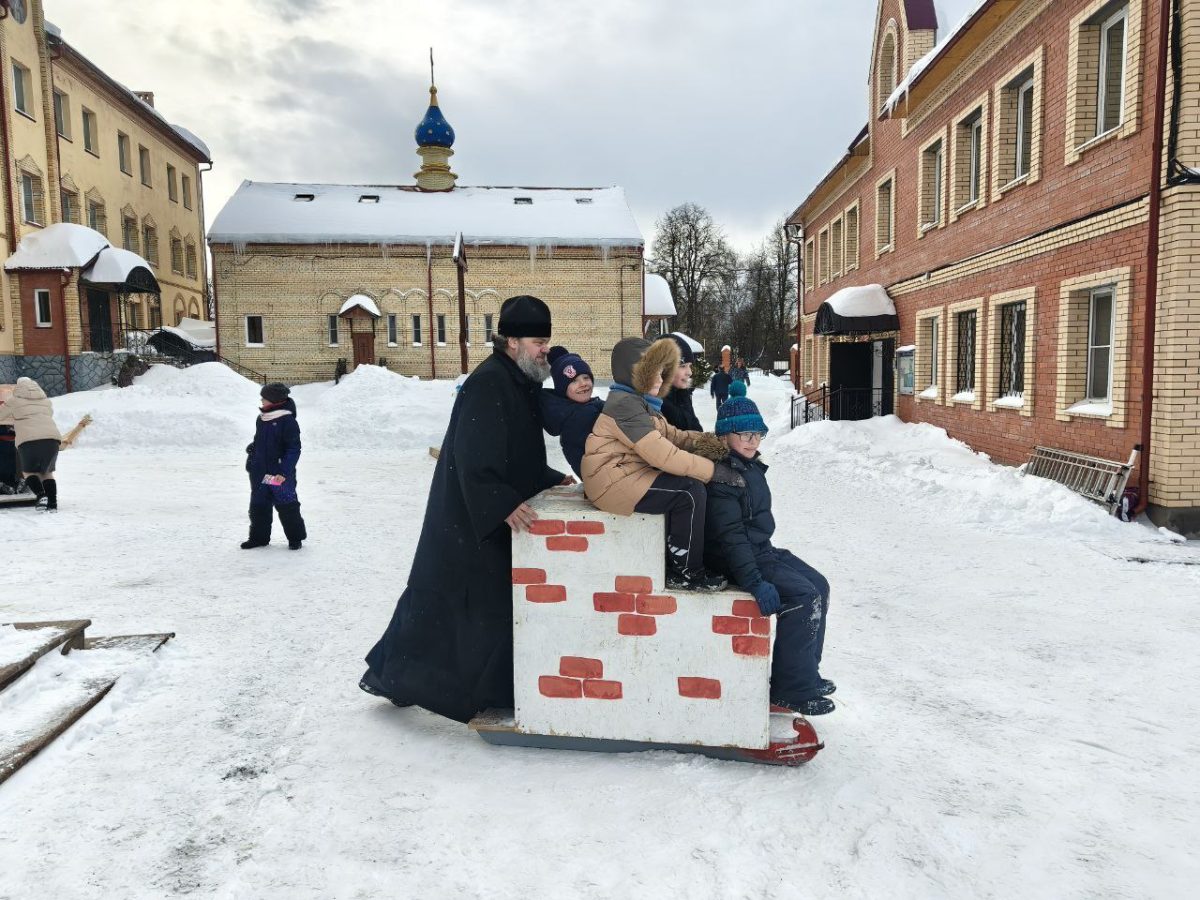 Масленичные гуляния в соборе города Домодедово — фото 4