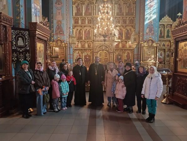 Педагоги и воспитанники дошкольного отделения «Белочка» Домодедовской СОШ №7 побывали на экскурсии в соборе Всех святых в земле Русской просиявших города Домодедово