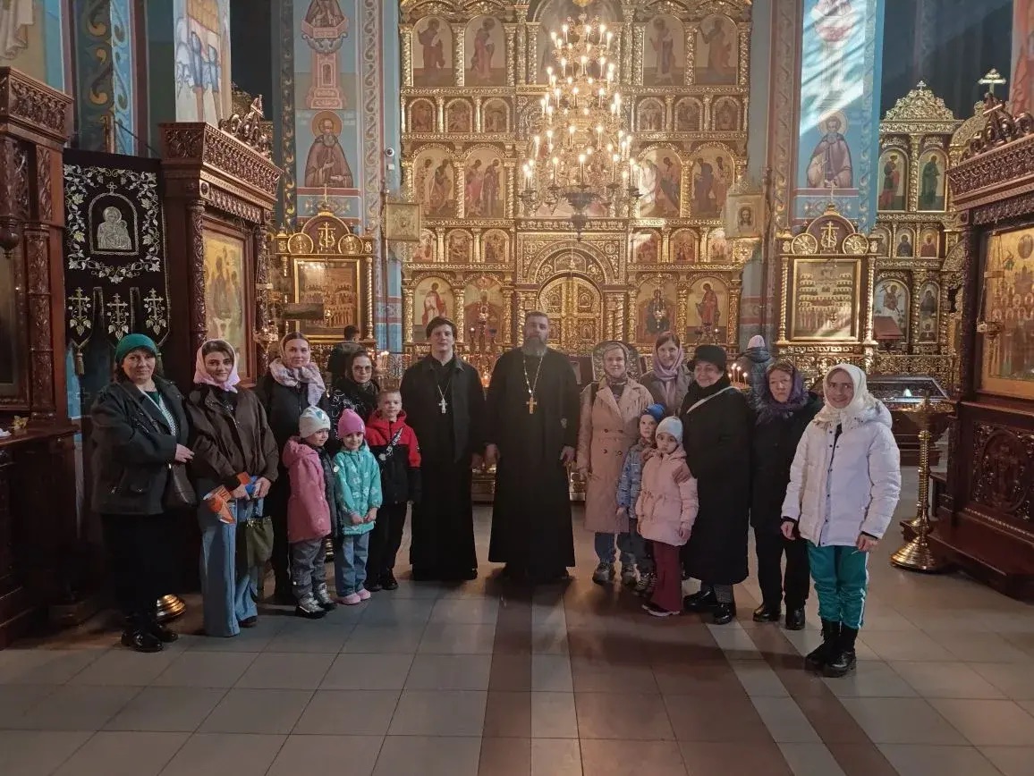 Педагоги и воспитанники дошкольного отделения «Белочка» Домодедовской СОШ №7 побывали на экскурсии в соборе Всех святых в земле Русской просиявших города Домодедово