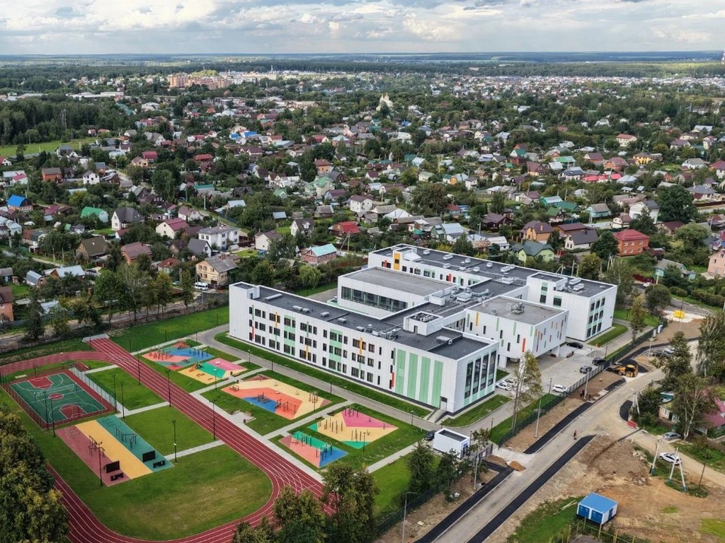 Последний звонок в Домодедовском образовательном комплексе «Вертикаль»