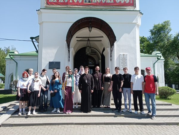 Победители муниципальной краеведческой викторины «Славные люди» посетили храмы Домодедовского благочиния