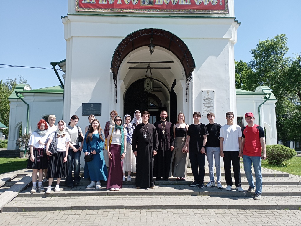 Победители муниципальной краеведческой викторины «Славные люди» посетили храмы Домодедовского благочиния