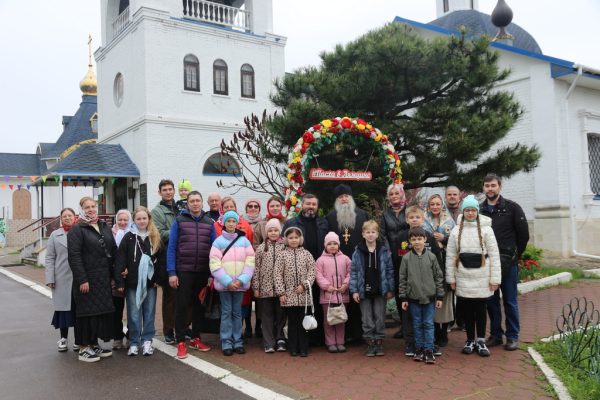 Экскурсия учащихся воскресной школы храма святых Петра и Февронии Муромских г. Домодедово на приходе Никольского храма с. Лямцино
