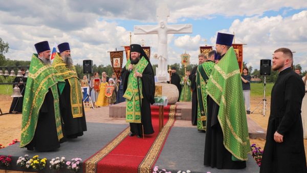 Освящение поклонного креста на въезде в деревню Красное г.о. Домодедово