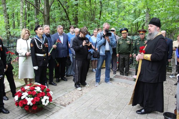 Домодедовцы почтили память мирных жителей, погибших от немецкого авиаудара в июле 1941 года